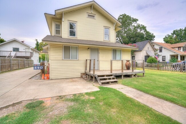 Building Photo - Renovated 3-Bed Gem Minutes from OU & Camp...