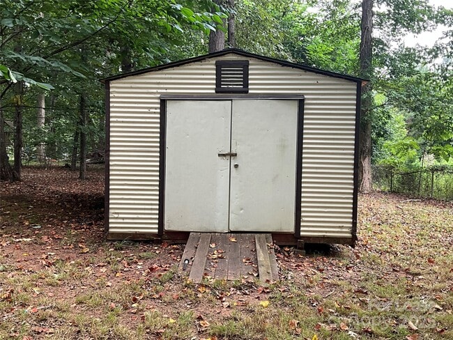 Building Photo - 10619 Wood Meadow Dr