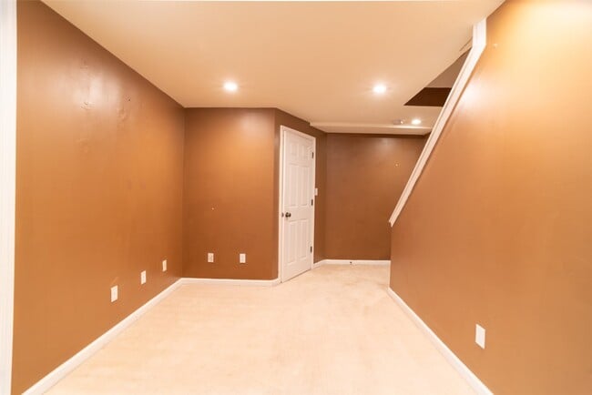 Building Photo - 570 Castle Ridge Dr