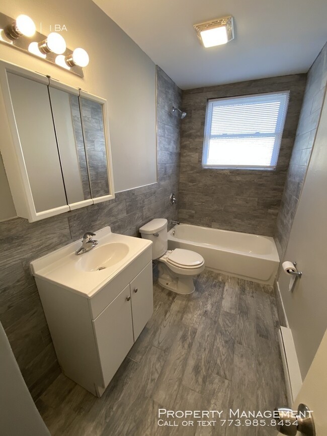 Building Photo - Large Brand New Corner Unit Remodeled 2-Be...