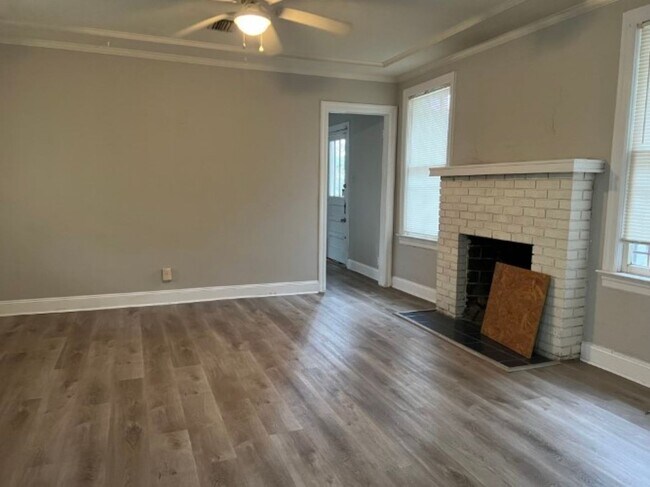 Building Photo - Home For Rent