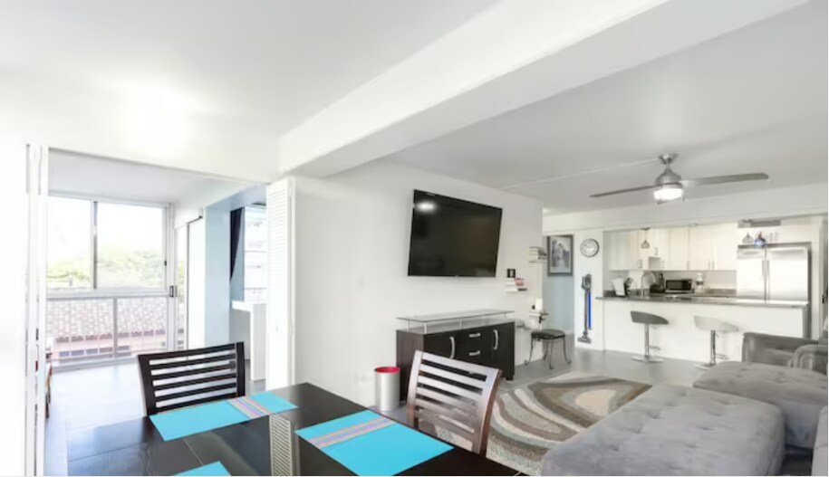 Great setup - 2575 Kuhio Ave