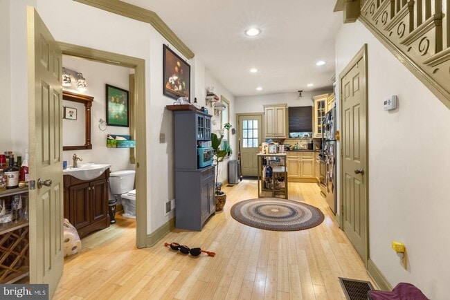 Building Photo - 139 Davis St