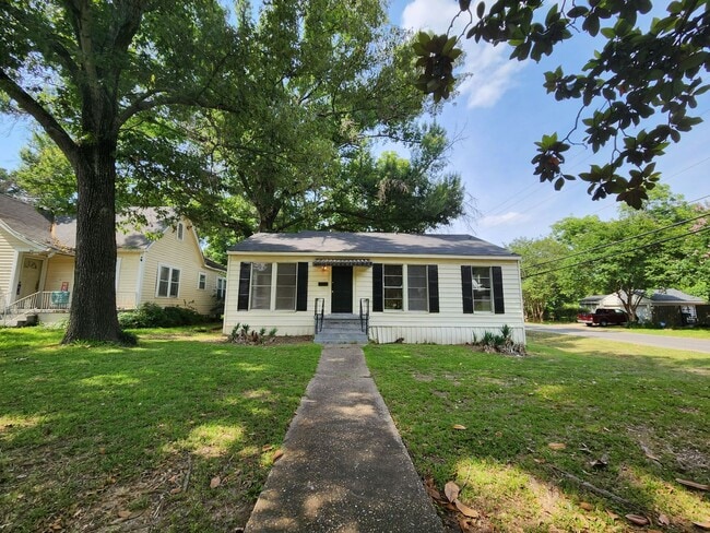 Primary Photo - 102 College St