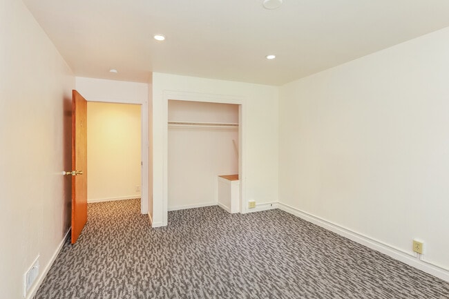 Building Photo - 80 Canyon Dr