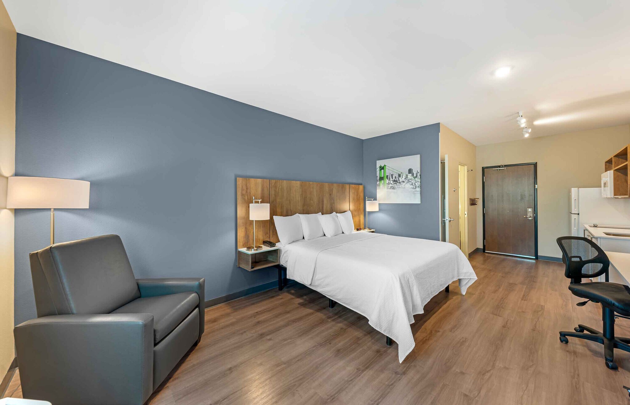 Building Photo - Furnished Studio-Temple