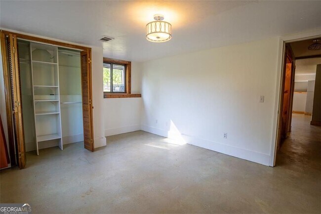 Building Photo - 1540 Magnolia Pl