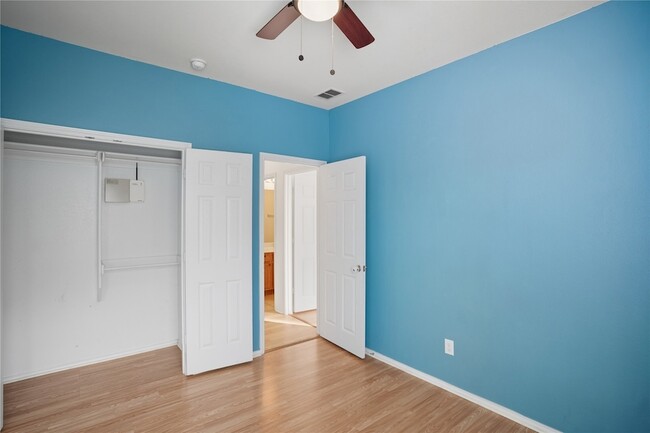 Building Photo - 1938 Castaway Dr