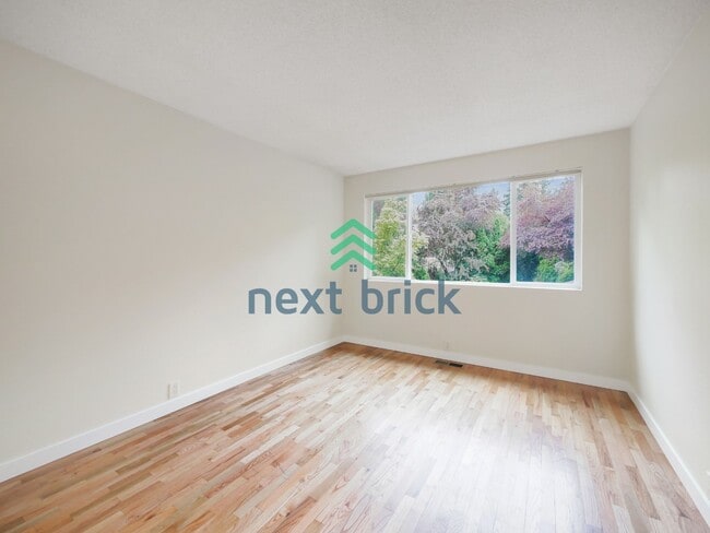 Building Photo - 3 Bed and 3 Bath Plus Office Private Single-family Home is Available for Rent!