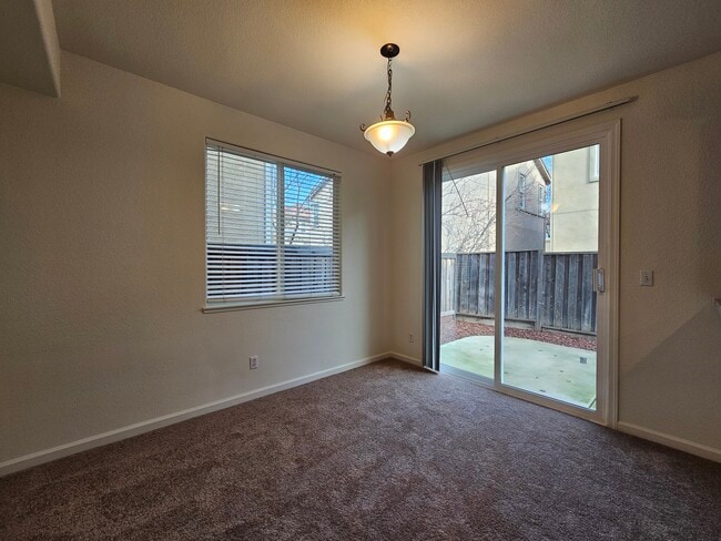 Building Photo - 8 Halsey Pl