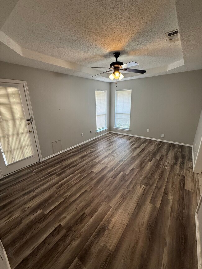 Building Photo - 830 Ash Grove Ln
