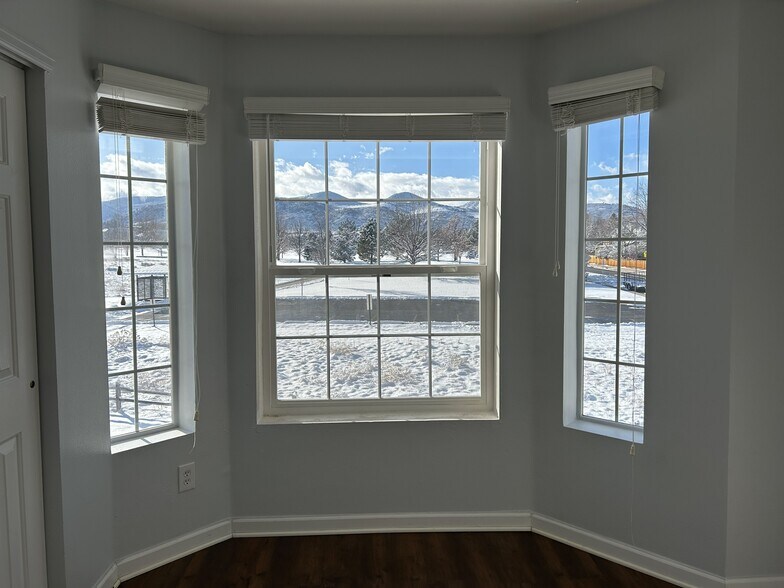 Building Photo - 12304 W Cross Dr