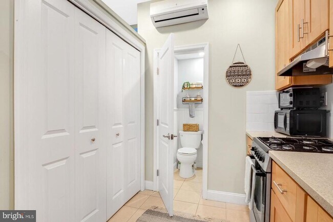 Building Photo - 626 S 19th St