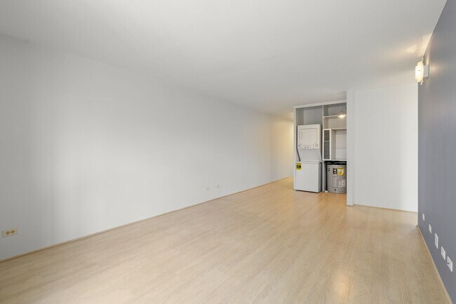 Building Photo - The Barclay 2bd/2ba/1pkg
