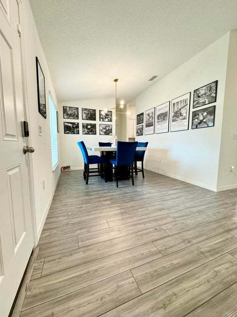 Building Photo - Beautiful open floorplan, split bedrooms, granite counter tops, inside laundry, built 2021. Vault...
