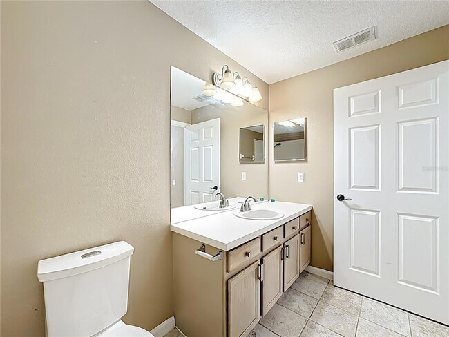 Building Photo - 3960 Southpointe Dr