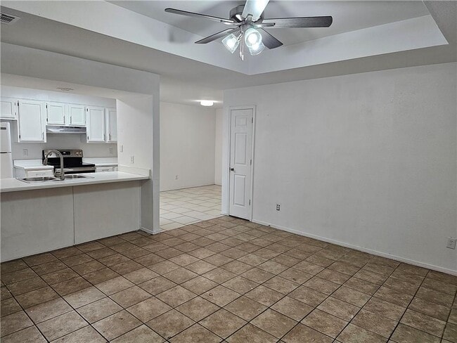 Building Photo - 2326 W Roselawn St