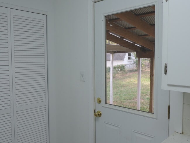 Building Photo - Cute Little Home