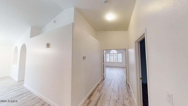 Building Photo - 4445 E Meadow Dr