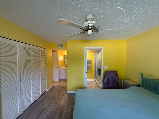 Building Photo - 2 Bedroom 2 Bath Ground Floor Condo Centra...