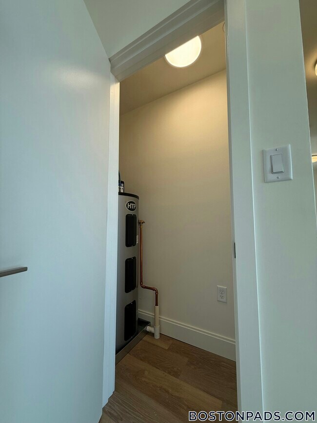 Building Photo - 1079 Commonwealth Ave