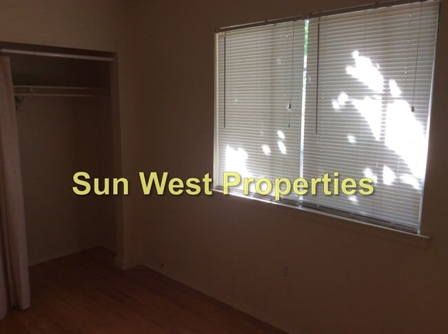 Building Photo - 2 Bed, 1 Bath, Duplex In Aztec