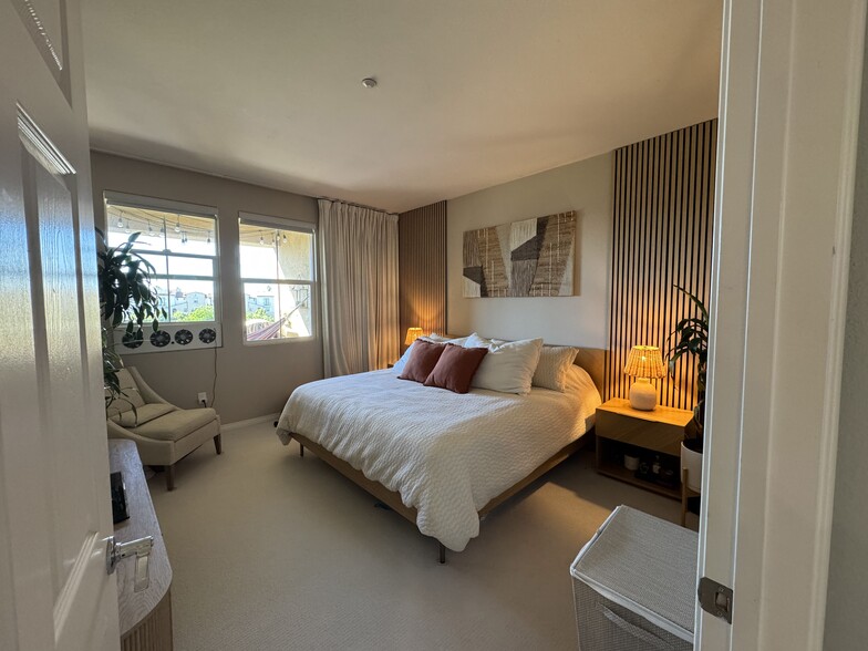 Building Photo - 243 Riverdale Ct