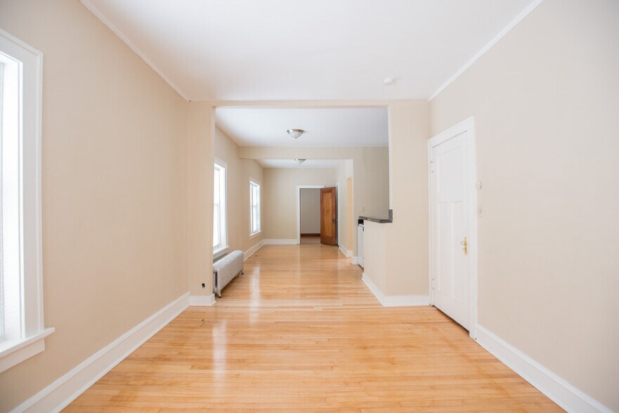 Building Photo - 1603 N Van Buren St