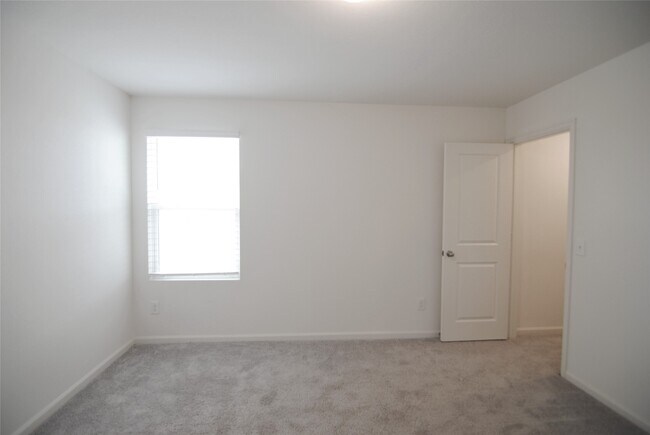 Building Photo - 1052 Water Oak Ln