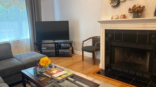 Building Photo - 400 Brookside Dr