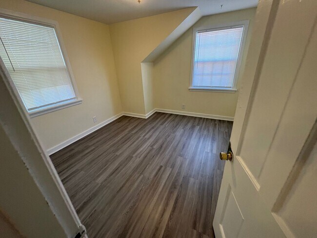 Building Photo - 2401 Rugby Rd