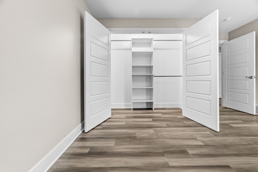 Building Photo - 172 E Gardner St