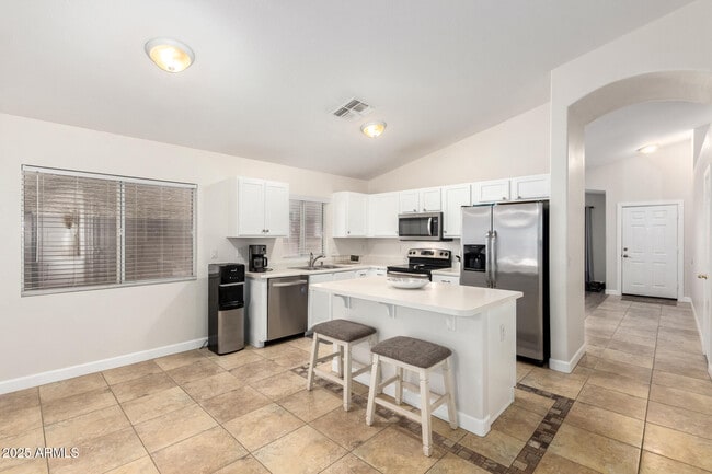 Building Photo - 1020 S Esmeralda