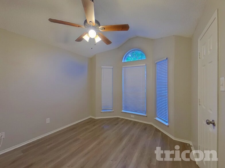 Building Photo - 907 Ponds Ct