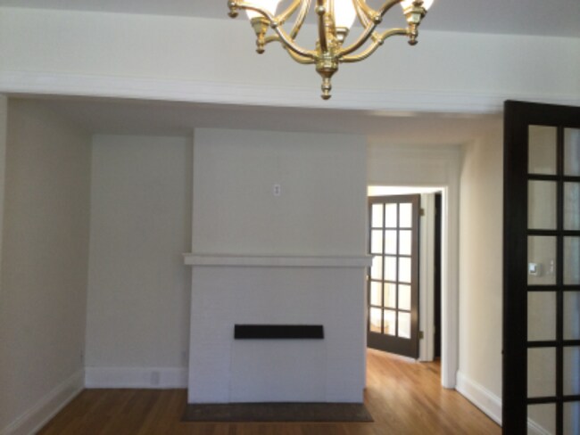 Building Photo - 117 W Wright St