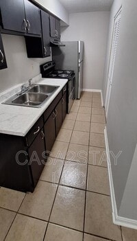 Building Photo - 674 Knox Blvd