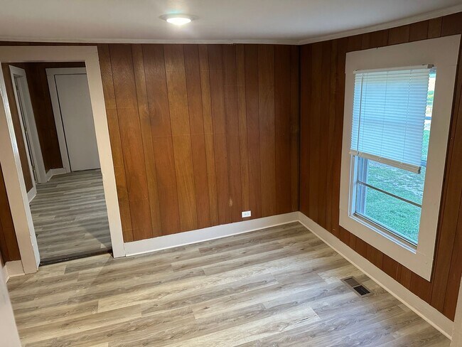 Building Photo - Available Now! Spacious 2 Bedroom, 1 Bathroom with Bonus Room & Huge Backyard