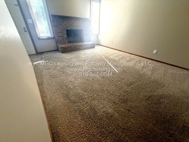 Building Photo - Peaceful Townhome with Private Patio by La...