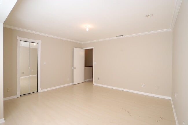 Building Photo - 101 Shoreview Dr