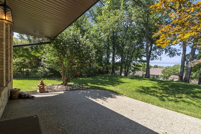 Building Photo - 1233 Sherborne Pl