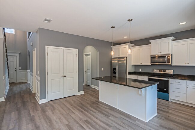 Building Photo - 281 Cypress Creek Dr NE