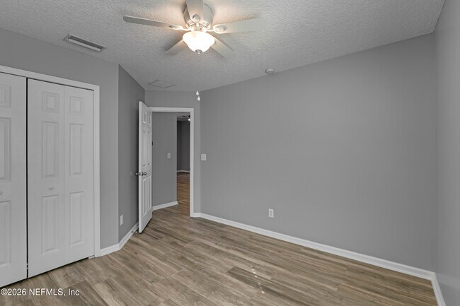 Building Photo - 695 Sid Dr