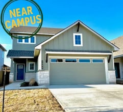 Building Photo - 4 bed 3 bath new build!