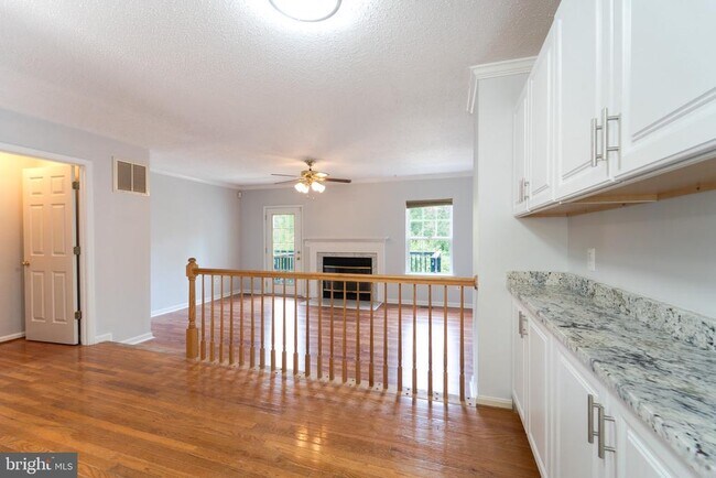 Building Photo - 413 Lakeview Ct