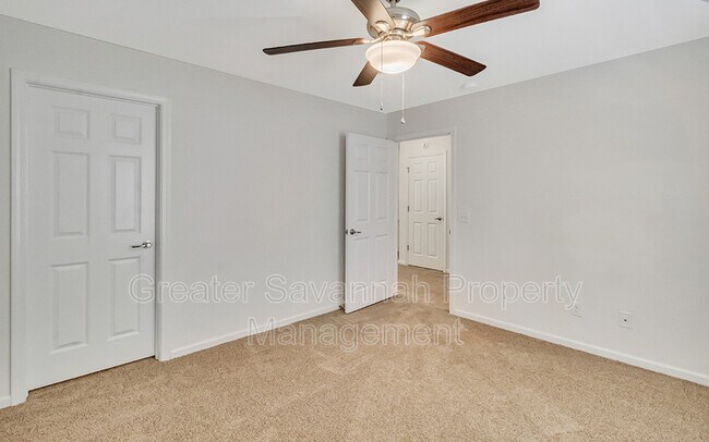 Building Photo - 40 Burnt Oak Rd