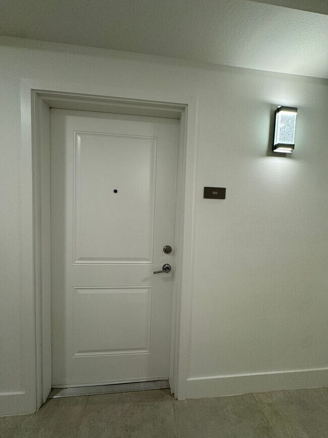 Building Photo - Cozy condo for Lease