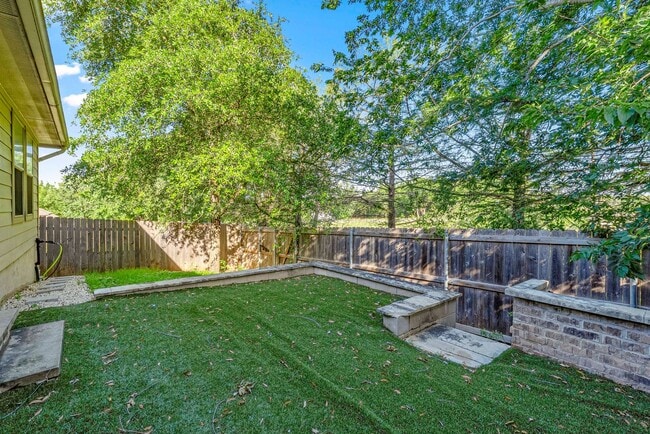 Building Photo - Beautiful 3 bedroom, 2 bathroom home in Southeast Austin!!!