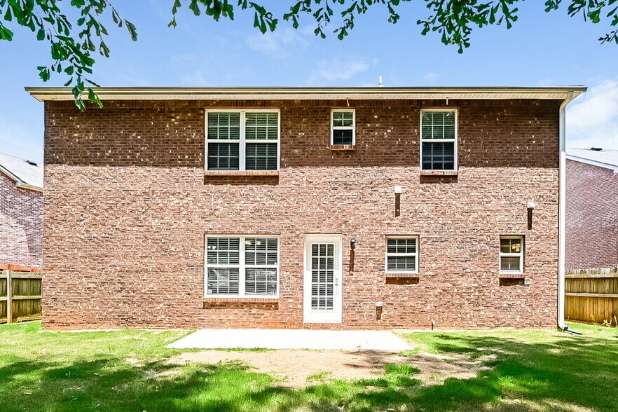 Building Photo - 220 Cranesbill Way