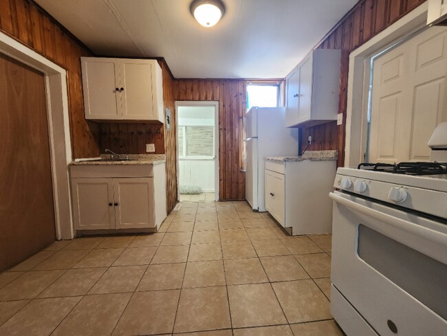 Building Photo - Greenwood Duplex