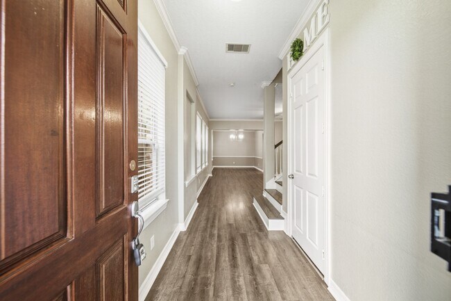 Building Photo - 2711 Wallingford Pnes